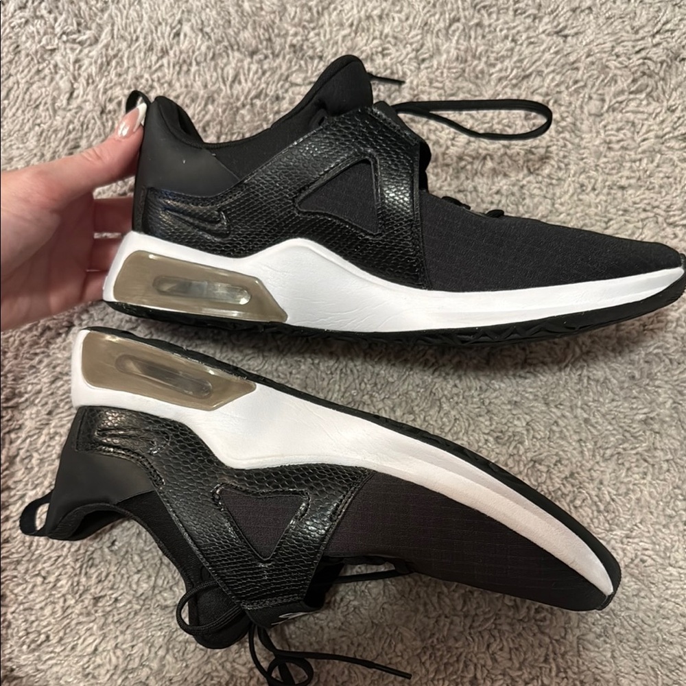Nike Black and White Running Shoes - Picture 4 of 5